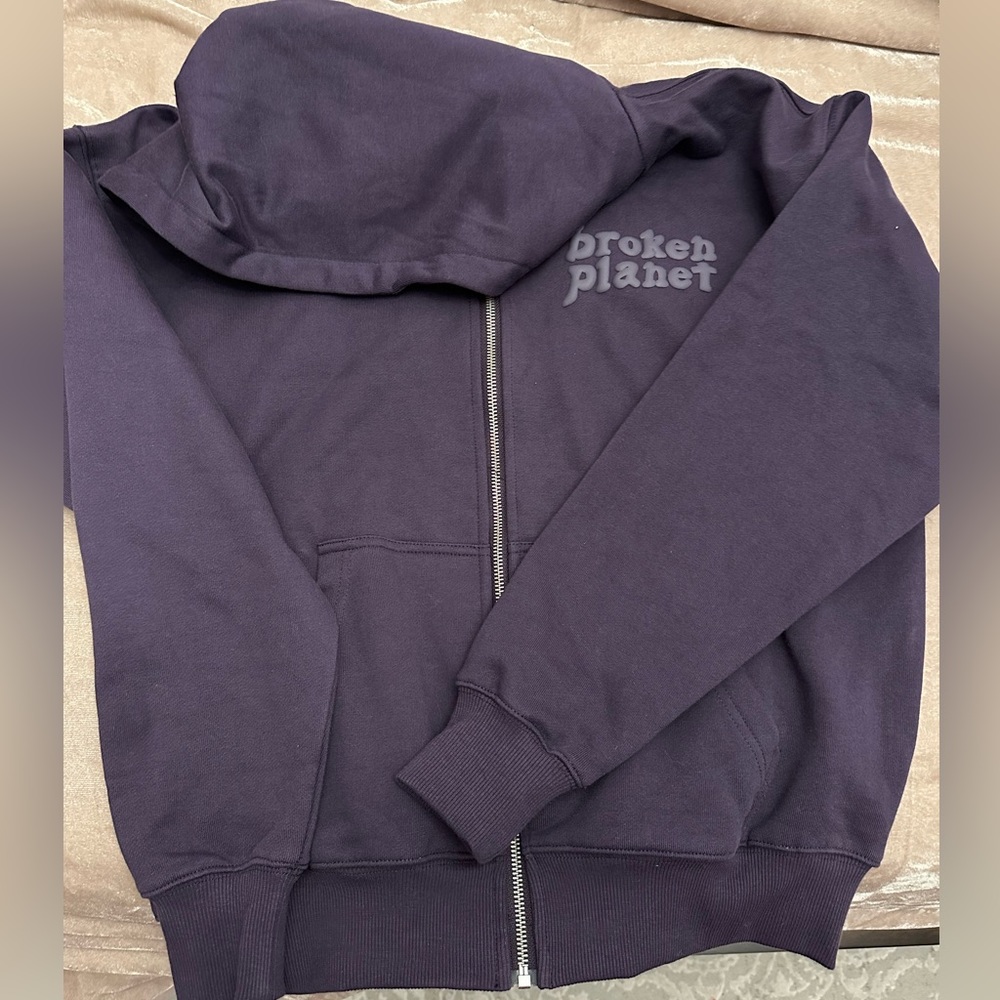 BROKWN PLANET HOODIE